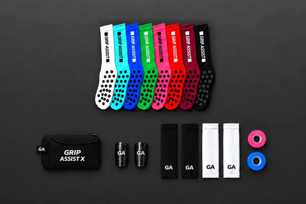 Contenu du Starter Pack Grip Assist X2 : 8 paires de grip socks de 8 couleurs, trousse, mini protège-tibias carbone, manchons noirs et blancs et 2 tapes