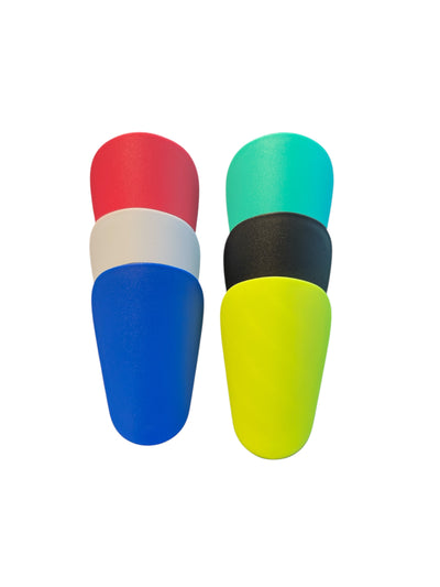 Mini protège-tibias Grip Assist X2 en six couleurs : rouge, turquoise, blanc, noir, bleu et jaune